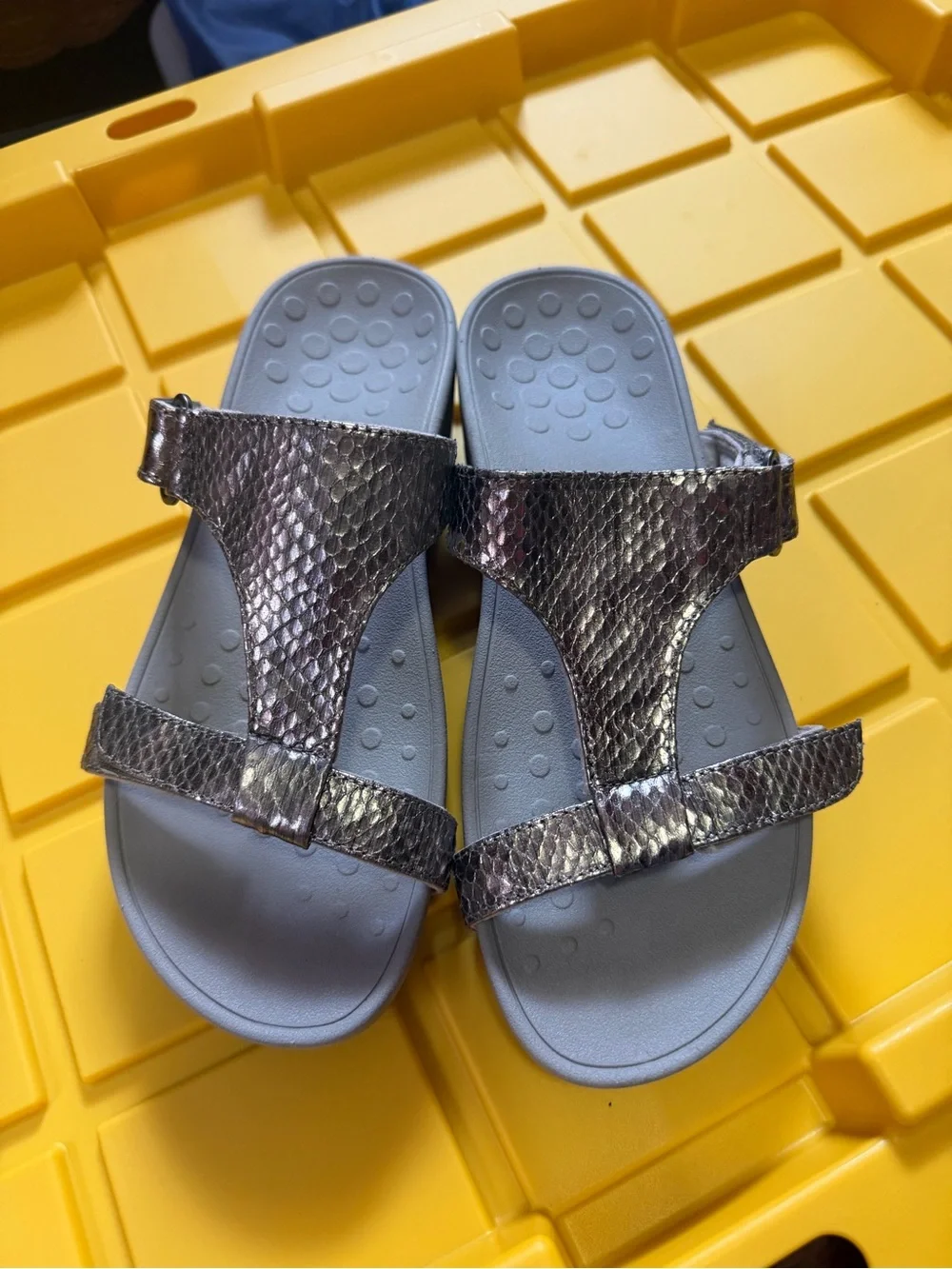 Vionic Metallic Silver Snake-Print Slide Adjustable Sandals women’s size 7